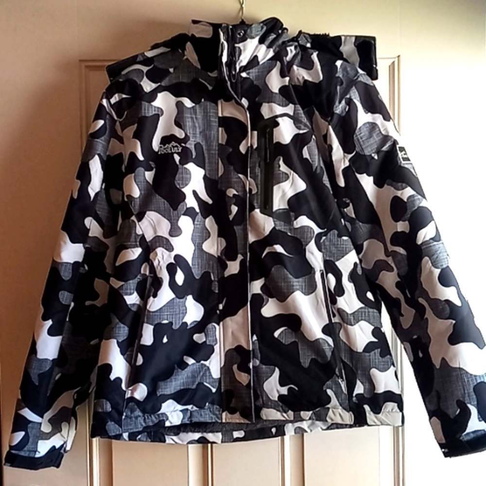 Pooluly women's winter jacket, camo print,very warm, looks brand new, sz l